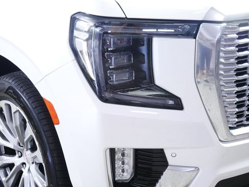 Used 2021 GMC Yukon Denali AWD/4WD image 16