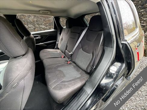 Used 2019 Jeep Cherokee Latitude w/ Cold Weather Group AWD/4WD image 24