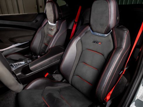 Used 2017 Chevrolet Camaro ZL1 image 4