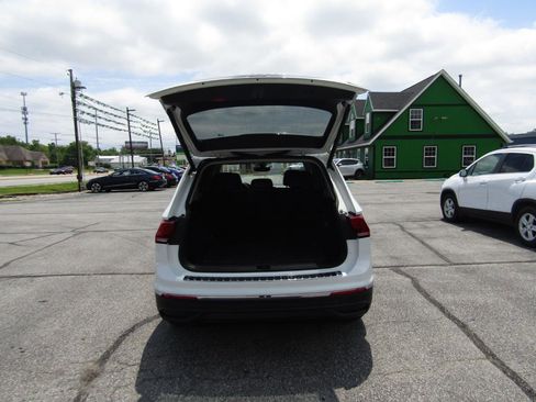Used 2022 Volkswagen Tiguan SE AWD/4WD image 7