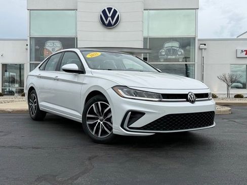 Used 2025 Volkswagen Jetta SE image 1