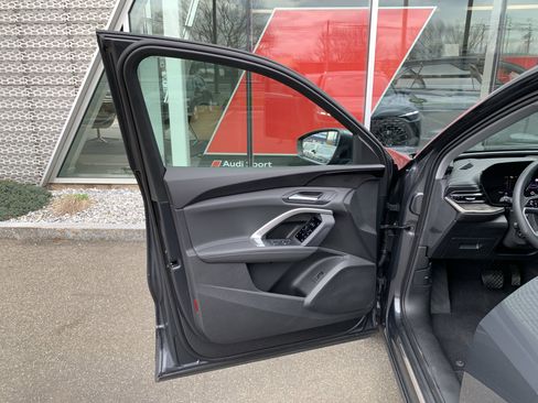 Used 2025 Audi Q5 Premium w/ Convenience Package image 8