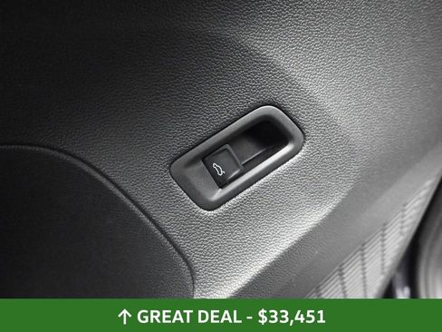 Used 2025 Volkswagen Atlas SE image 32