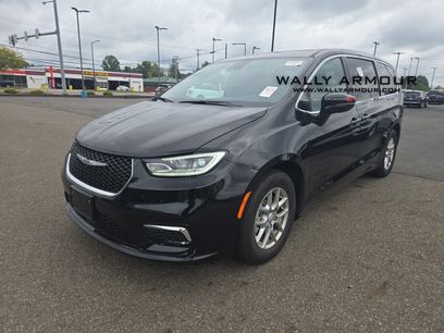 Used 2026 Chrysler Pacifica Select