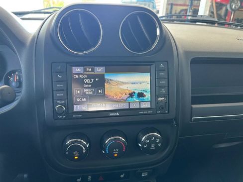Used 2015 Jeep Patriot Latitude FWD image 14