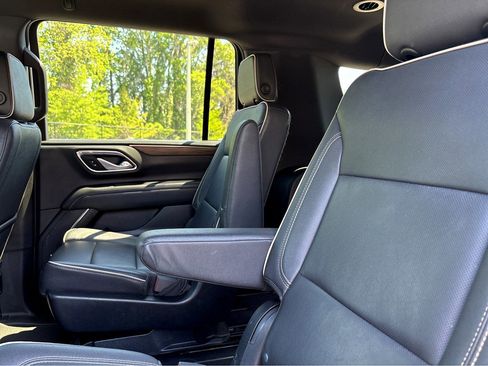 Used 2023 Chevrolet Suburban Premier image 13