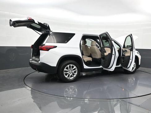 Used 2023 Chevrolet Traverse LS FWD image 36