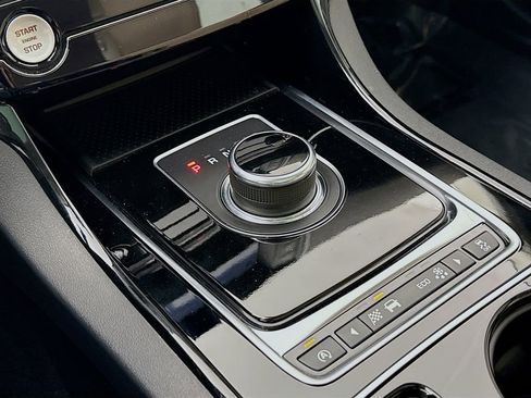 Used 2017 Jaguar XE Premium image 17