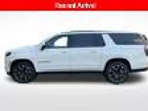 Used 2025 Chevrolet Suburban RST w/ Comfort Package AWD/4WD image 9