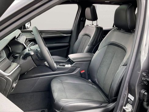 New 2026 Jeep Grand Cherokee Altitude AWD/4WD image 21