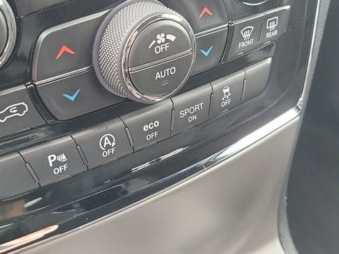 Used 2019 Jeep Grand Cherokee Altitude AWD/4WD image 26