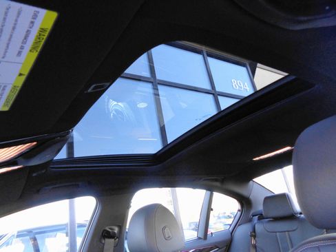 Used 2022 BMW 540i xDrive w/ M Sport Package image 16