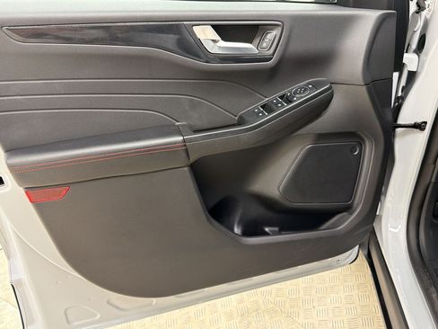 Certified 2025 Ford Escape ST-Line AWD/4WD image 14