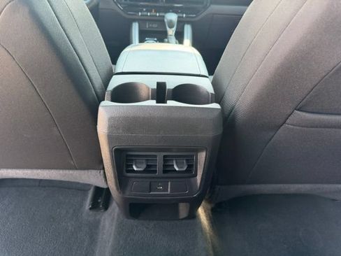 Used 2024 Chevrolet Colorado LT AWD/4WD image 19