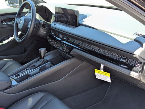 Used 2025 Honda Accord Sport image 29