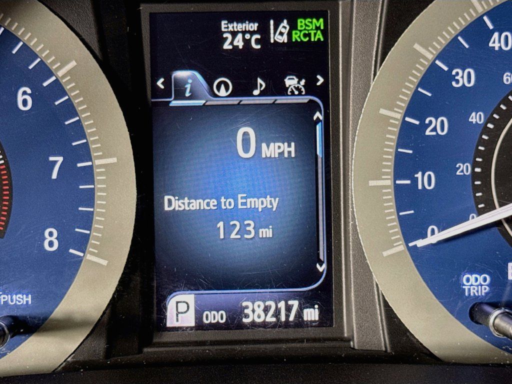 Used 2018 Toyota Sienna Limited FWD image 31