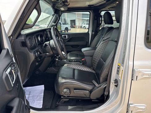 Used 2023 Jeep Wrangler Unlimited Sahara AWD/4WD image 14