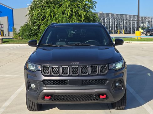Used 2024 Jeep Compass Trailhawk AWD/4WD image 10