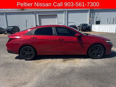 Used 2023 Hyundai Elantra SEL w/ Preferred Accessory Package image 2