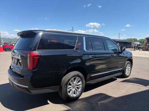 Used 2022 GMC Yukon XL SLT AWD/4WD image 4