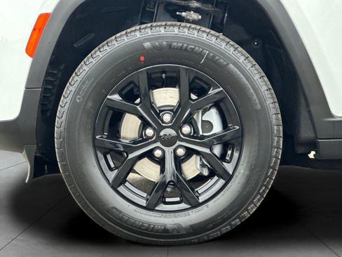 New 2026 Jeep Grand Cherokee Altitude AWD/4WD image 25