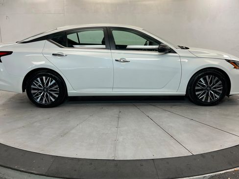 Used 2024 Nissan Altima 2.5 SV image 7