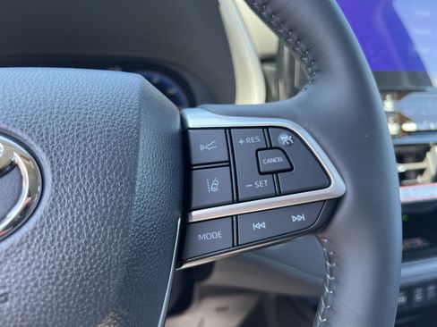 New 2026 Toyota Highlander Limited image 19
