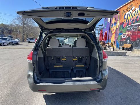 Used 2012 Toyota Sienna LE w/ Towing Pkg AWD/4WD image 13
