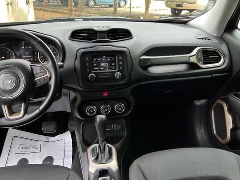 Used 2017 Jeep Renegade Latitude FWD image 12