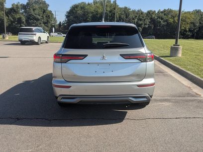 Used 2025 Mitsubishi Outlander SE