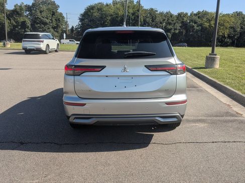 Used 2025 Mitsubishi Outlander SE AWD/4WD image 4