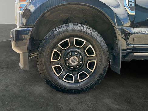 Used 2021 Ford F350 Platinum AWD/4WD image 5