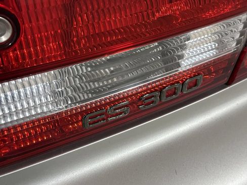 Used 2000 Lexus ES 330 FWD image 25