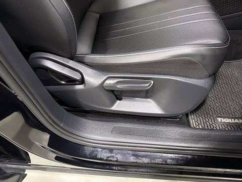Certified 2023 Volkswagen Tiguan SE FWD image 37