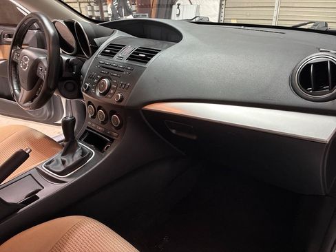 Used 2013 MAZDA MAZDA3 i Touring FWD image 24