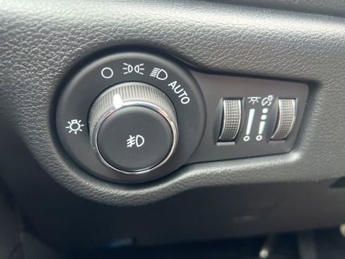 New 2026 Chrysler Pacifica Select image 21