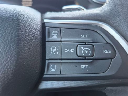 Used 2025 Jeep Grand Cherokee L Altitude AWD/4WD image 17