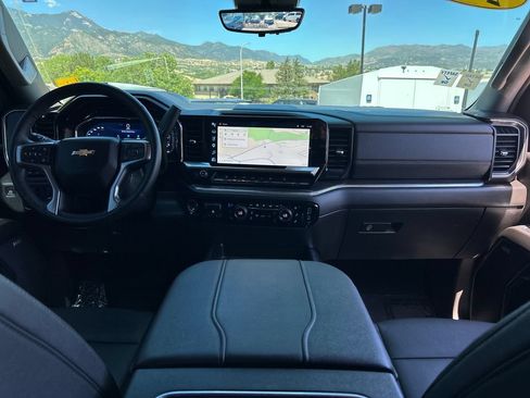 Used 2024 Chevrolet Silverado 2500 LTZ w/ LTZ Convenience Package AWD/4WD image 6