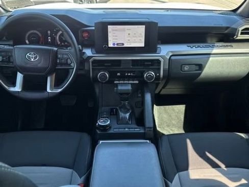 Certified 2025 Toyota Tacoma TRD Off-Road AWD/4WD image 15