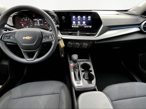 Used 2025 Chevrolet Trax LS FWD image 8