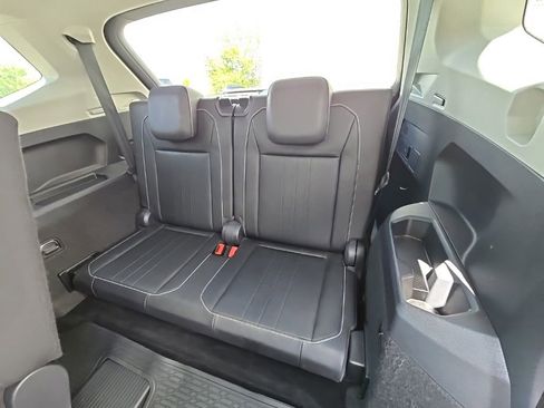 Used 2023 Volkswagen Tiguan SE w/ Panoramic Sunroof Package FWD image 45