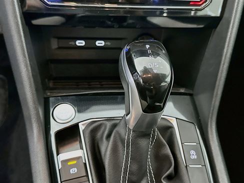 Used 2025 Volkswagen Taos SE FWD image 24