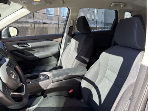 Used 2023 Nissan Rogue S image 9