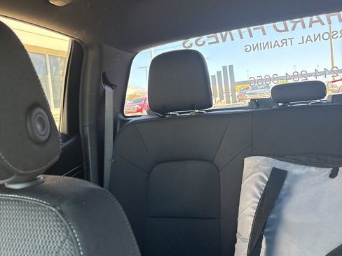 Used 2023 Chevrolet Colorado LT image 16