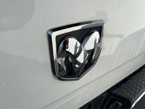 Used 2022 RAM 1500 Classic SLT image 9