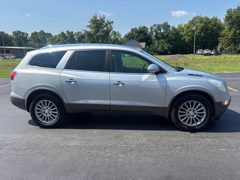 Used 2012 Buick Enclave Leather FWD image 2