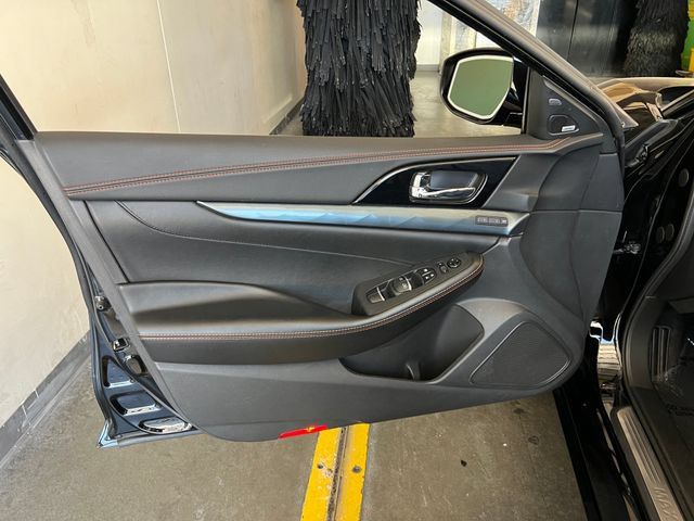 Used 2022 Nissan Maxima SR w/ Sport Mat Group FWD image 27