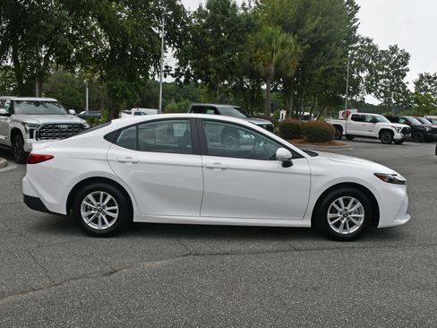 Used 2025 Toyota Camry LE FWD image 5