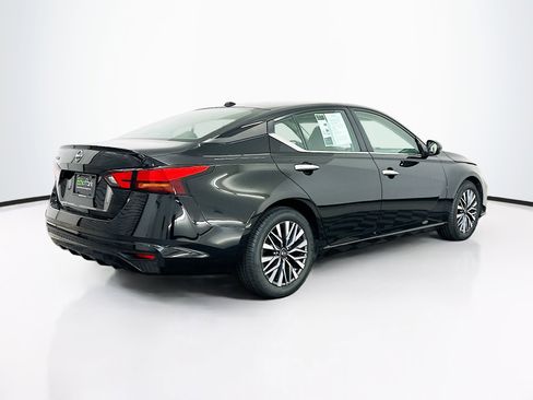Used 2025 Nissan Altima 2.5 SV FWD image 9