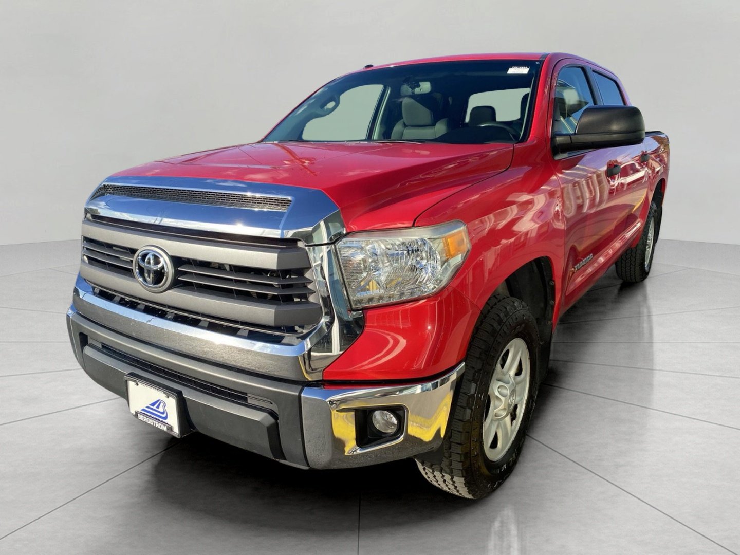 Used 2015 Toyota Tundra SR5 w/ SR5 Upgrade Package AWD/4WD image 4